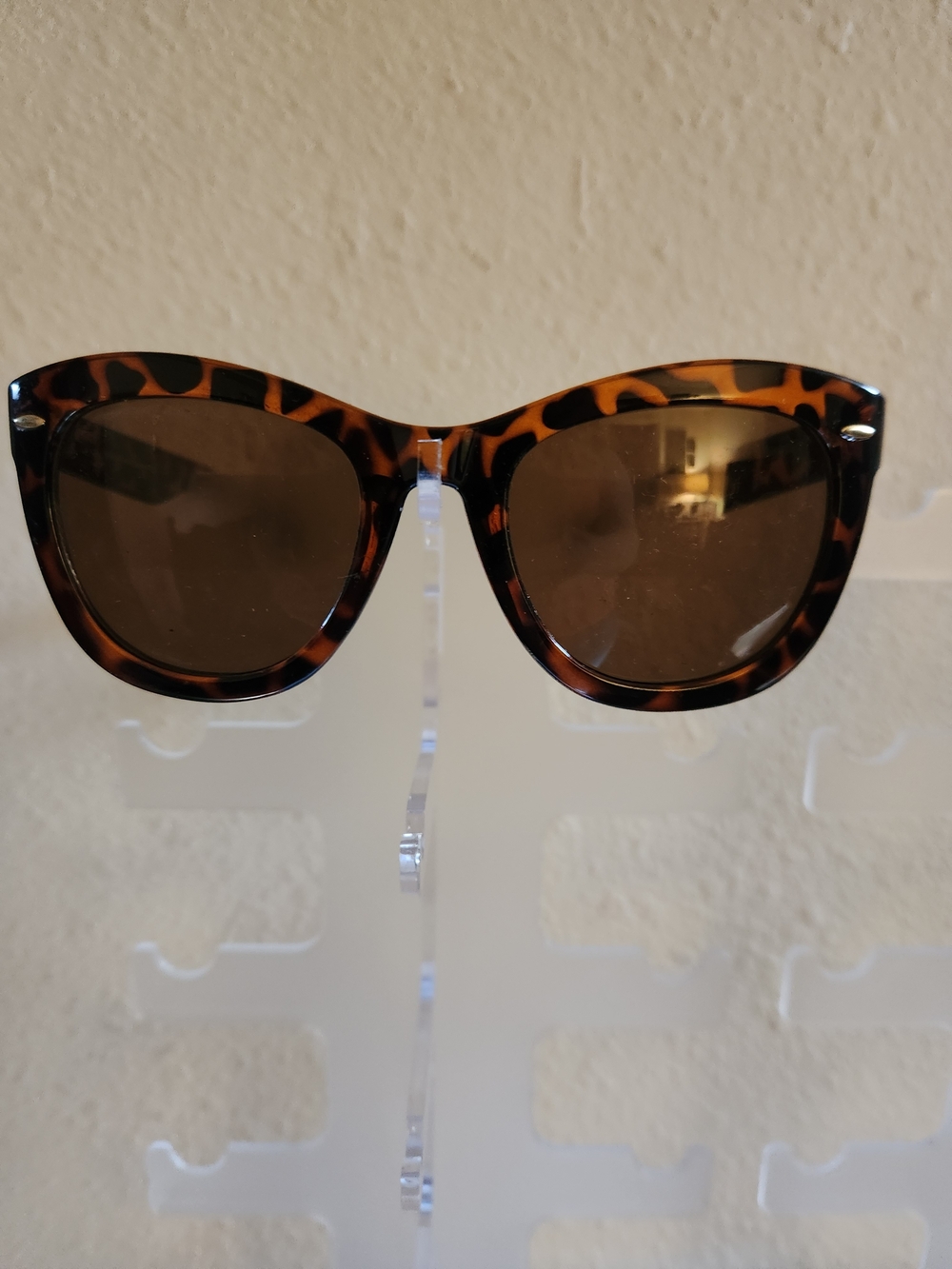 Old Navy Tortoiseshell Cat-Eye Sunglasses - Brown Lenses